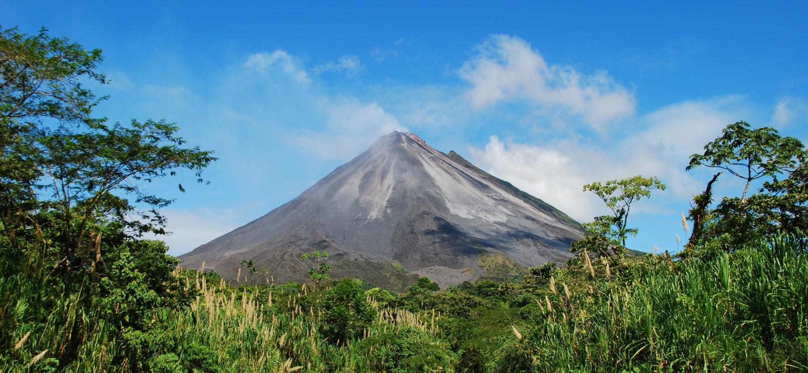 costa_rica_arena_volcano